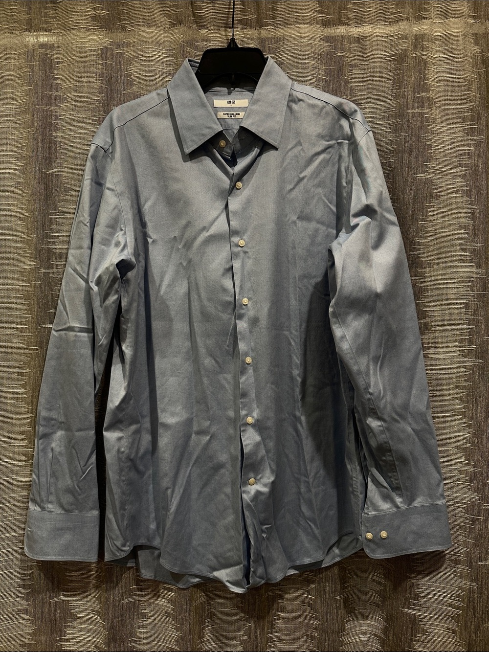 Uniqlo Men's Light Blue Dress Shirt - Unbranded Classic Button-Up